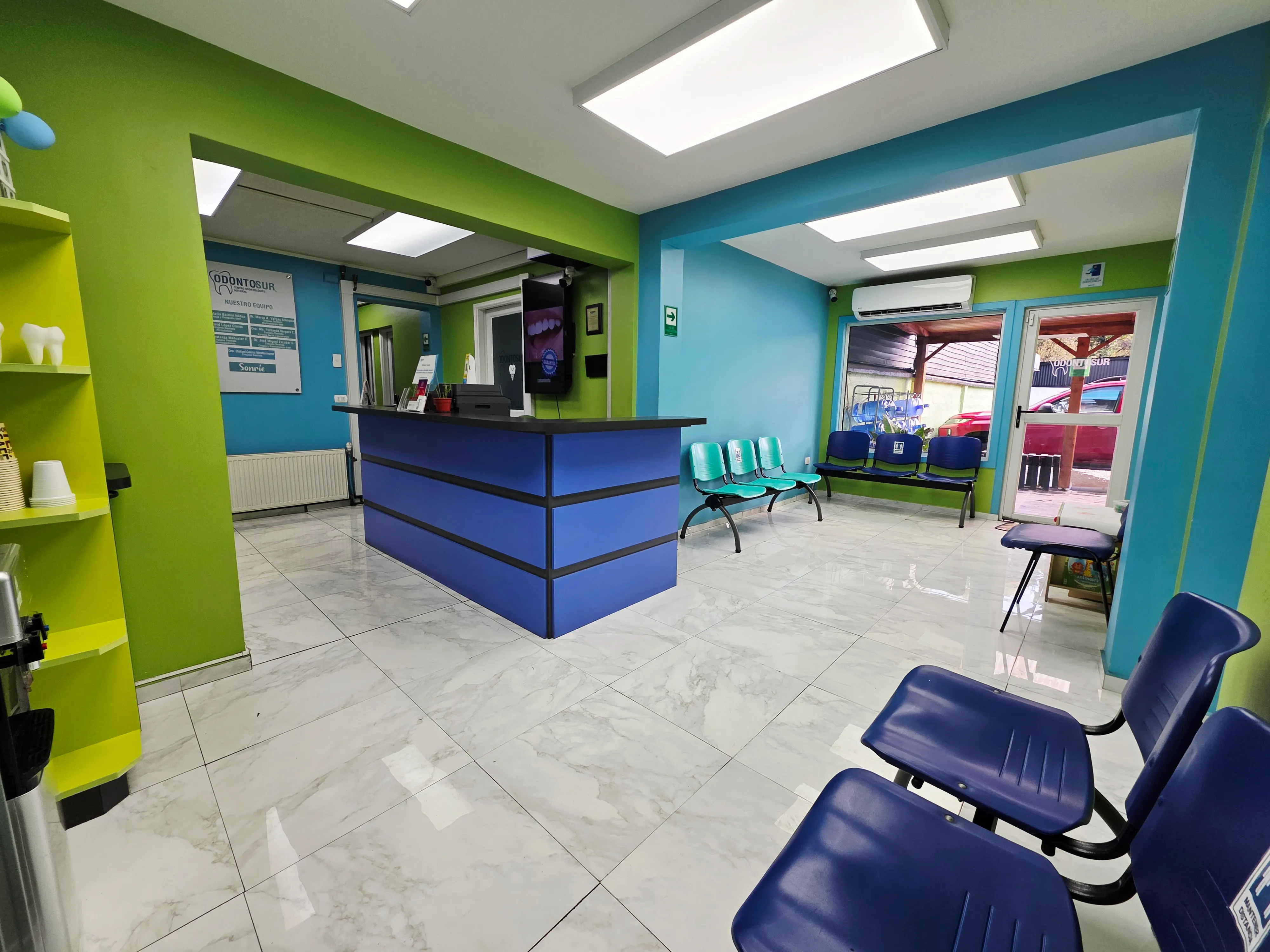 Sala de espera de OdontoSur Valdivia